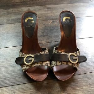 Wooden, low-heel Guess heels